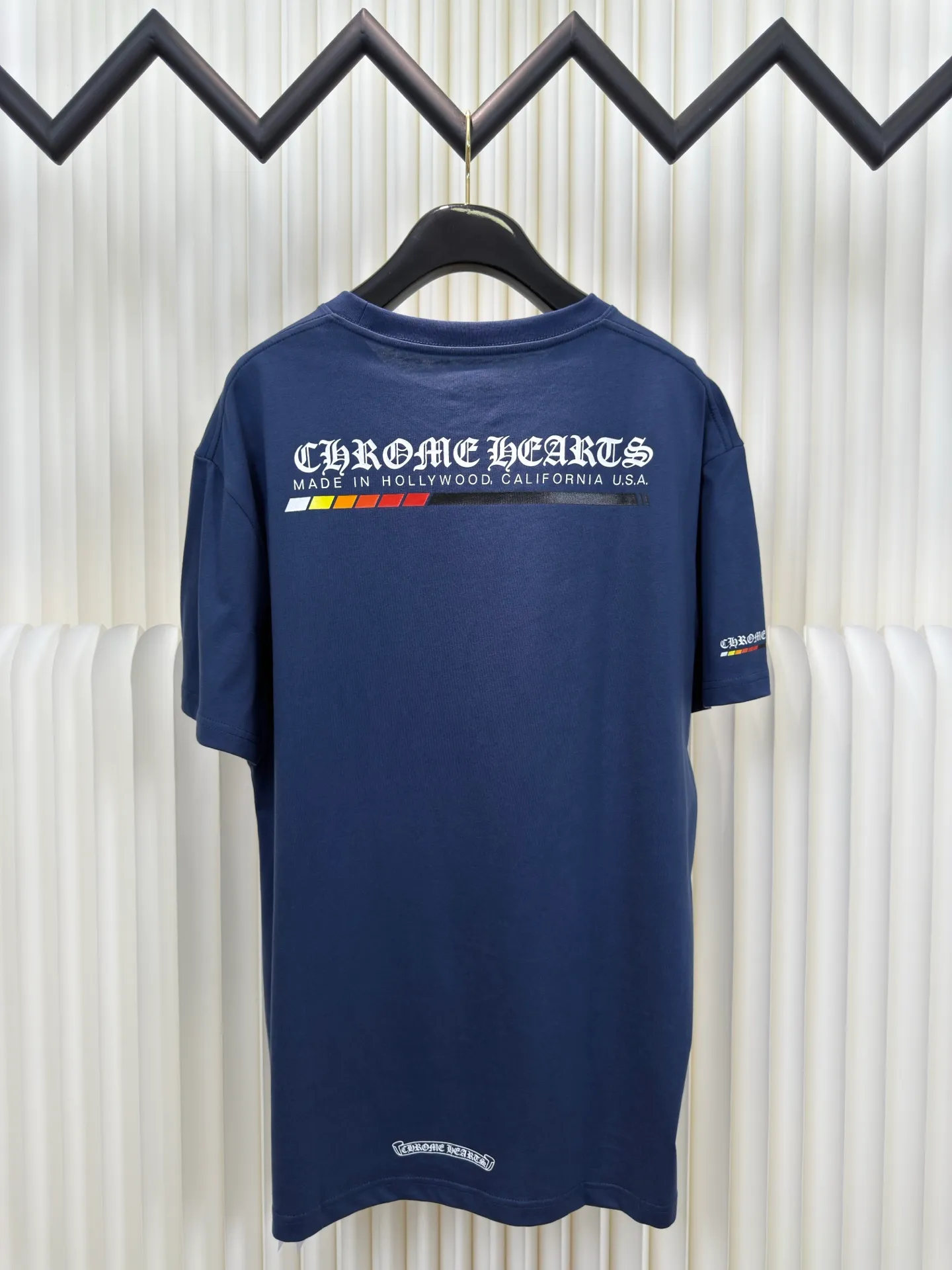 P240 Chrome Hearts Energy Bar Short Sleeves Authentic Open Edition - Physical Counter - Top Luxury Quality 🆚 Instant sale of all editions on the market Fabric is made of 26 weave 200g cotton material Printing is ink printing Customized accessories Size S M L